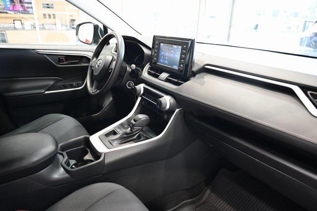 Photo of 2019 Super White Toyota RAV4