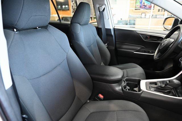 Photo of 2019 Super White Toyota RAV4