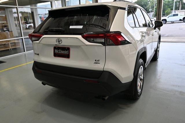 Photo of 2019 Super White Toyota RAV4