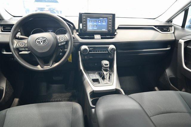 Photo of 2019 Super White Toyota RAV4