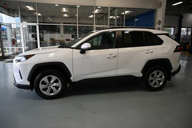 Photo of 2019 Super White Toyota RAV4