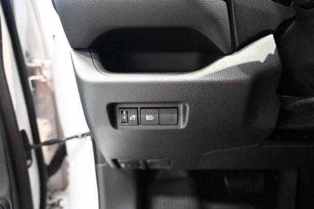 Photo of 2019 Super White Toyota RAV4