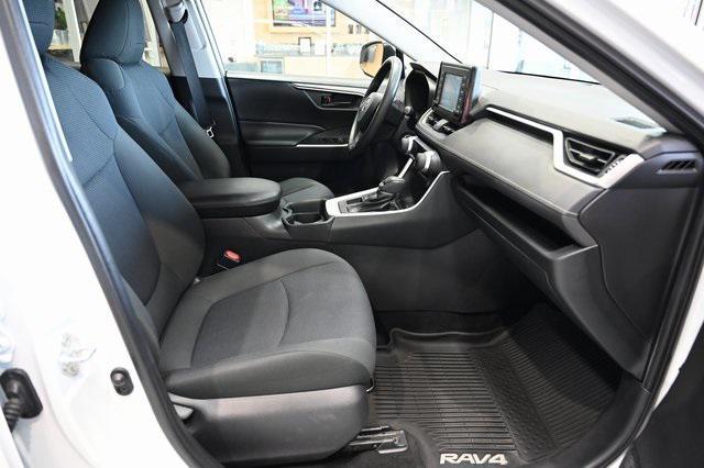 Photo of 2019 Super White Toyota RAV4