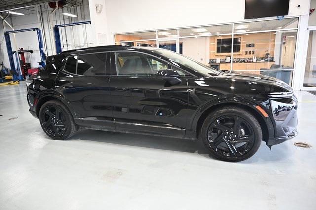 Photo of 2025 Black Chevrolet Equinox EV