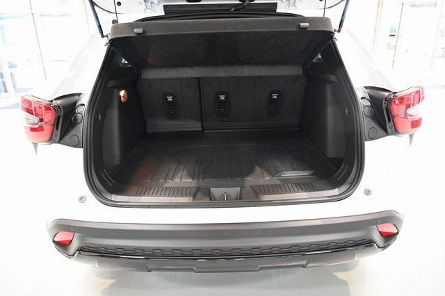 Photo of 2025 Summit White Chevrolet Trax