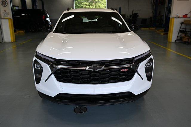 Photo of 2025 Summit White Chevrolet Trax