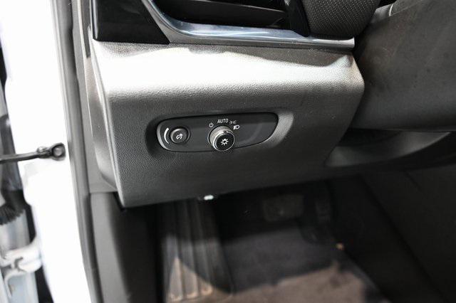 Photo of 2022 Summit White Chevrolet Traverse