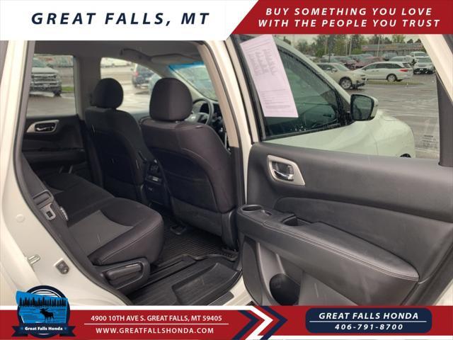 Photo of 2020 Pearl White Tricoat Nissan Pathfinder