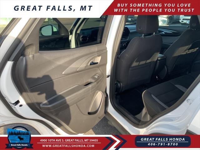 Photo of 2025 Summit White Chevrolet Trailblazer