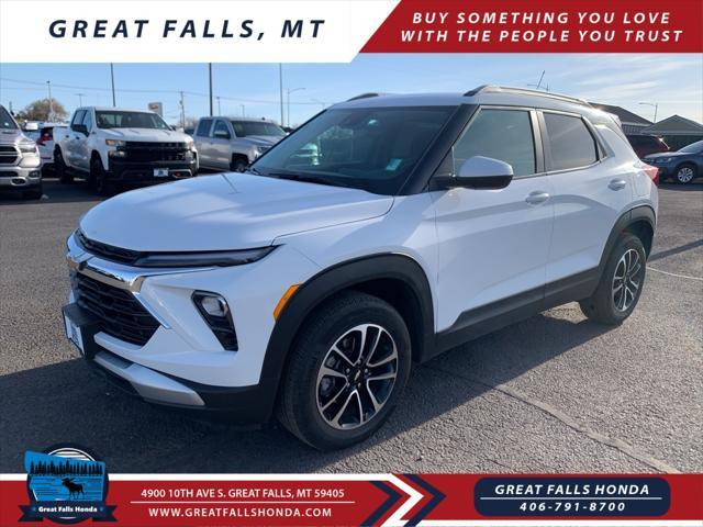 Photo of 2025 Summit White Chevrolet Trailblazer