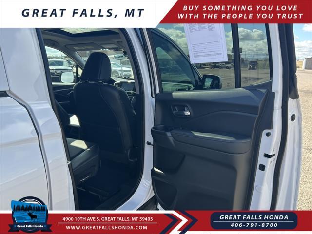 Photo of 2023 White Honda Ridgeline