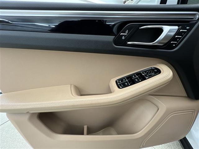 Photo of 2023 White Porsche Macan
