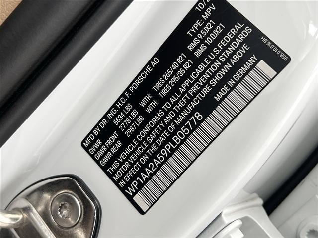 Photo of 2023 White Porsche Macan