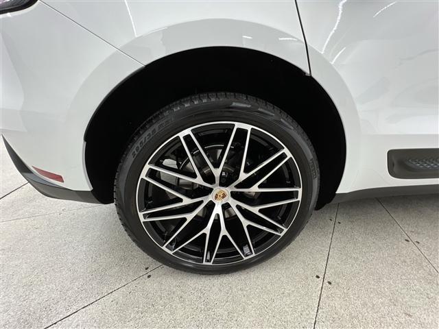 Photo of 2023 White Porsche Macan