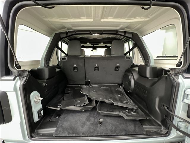 Photo of 2024 Earl Clearcoat Jeep Wrangler