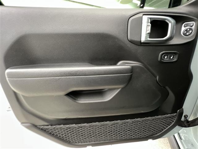Photo of 2024 Earl Clearcoat Jeep Wrangler