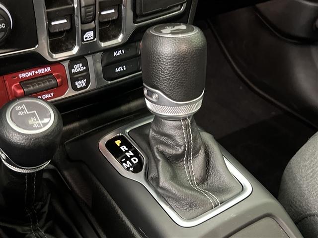 Photo of 2024 Earl Clearcoat Jeep Wrangler