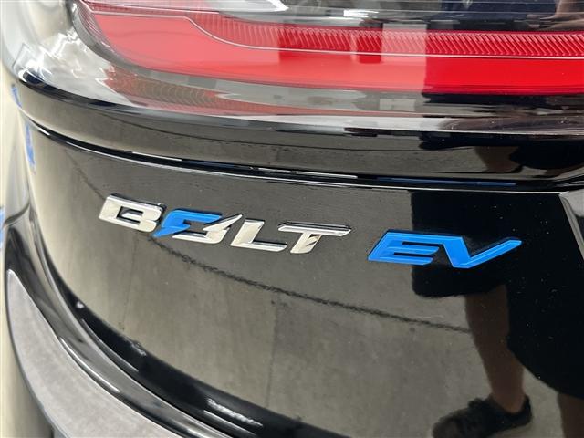Photo of 2022 Mosaic Black Metallic Chevrolet Bolt EV