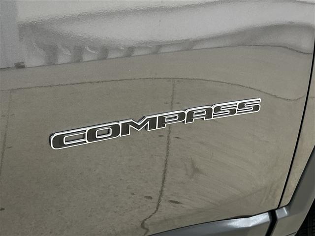Photo of 2022 Granite Crystal Metallic Clearcoat Jeep Compass