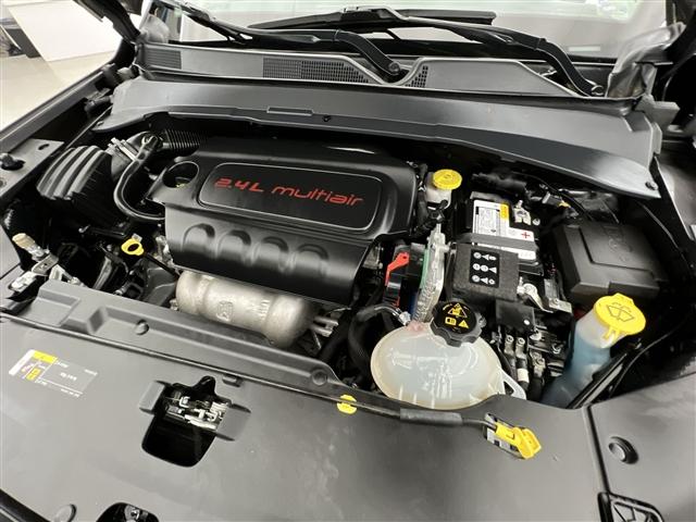 Photo of 2022 Granite Crystal Metallic Clearcoat Jeep Compass