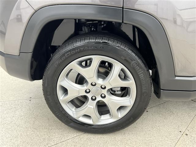Photo of 2022 Granite Crystal Metallic Clearcoat Jeep Compass