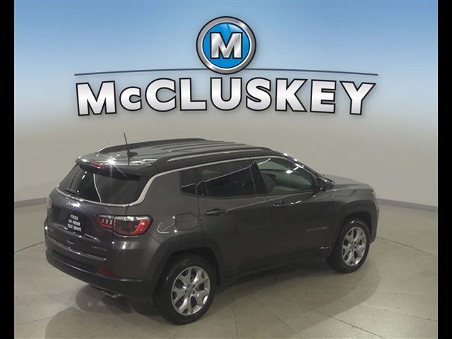 Photo of 2022 Granite Crystal Metallic Clearcoat Jeep Compass