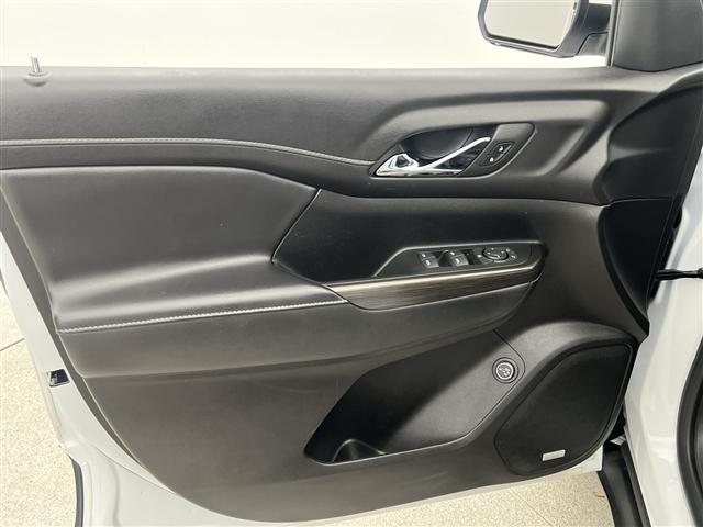 Photo of 2023 Summit White GMC Acadia