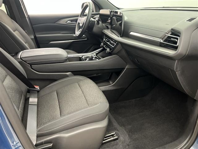 Photo of 2025 Lakeshore Blue Metallic Chevrolet Traverse