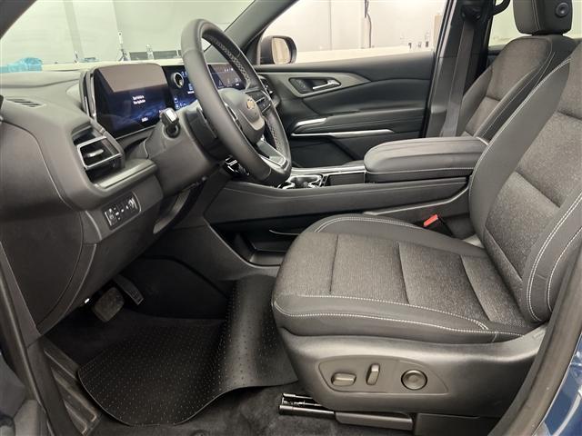 Photo of 2025 Lakeshore Blue Metallic Chevrolet Traverse
