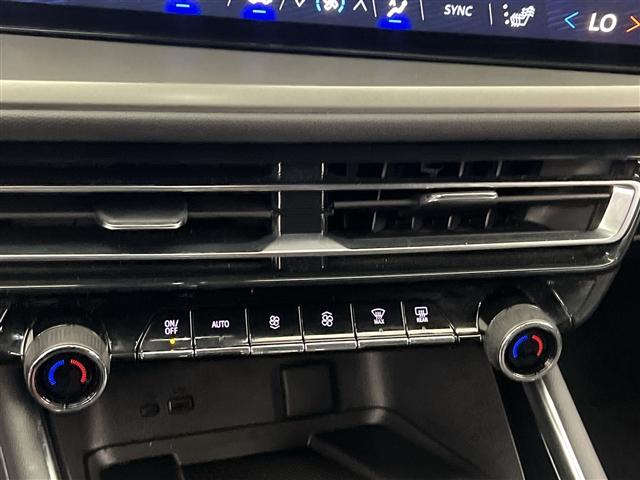 Photo of 2025 Lakeshore Blue Metallic Chevrolet Traverse