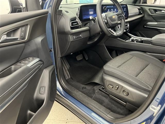 Photo of 2025 Lakeshore Blue Metallic Chevrolet Traverse
