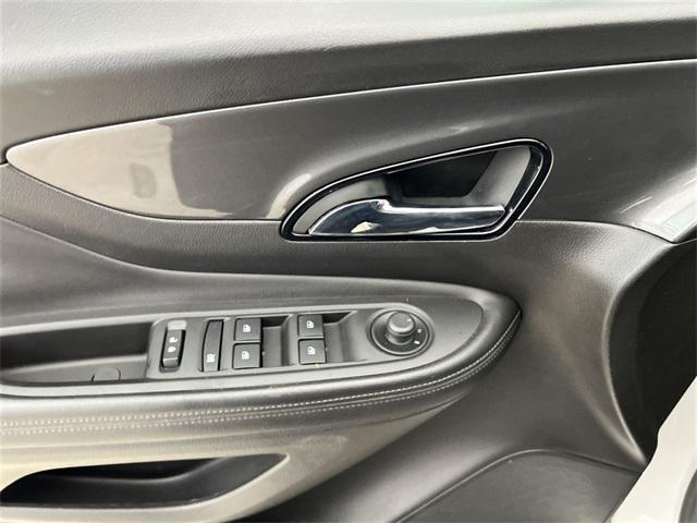 Photo of 2017 White Frost Tricoat Buick Encore