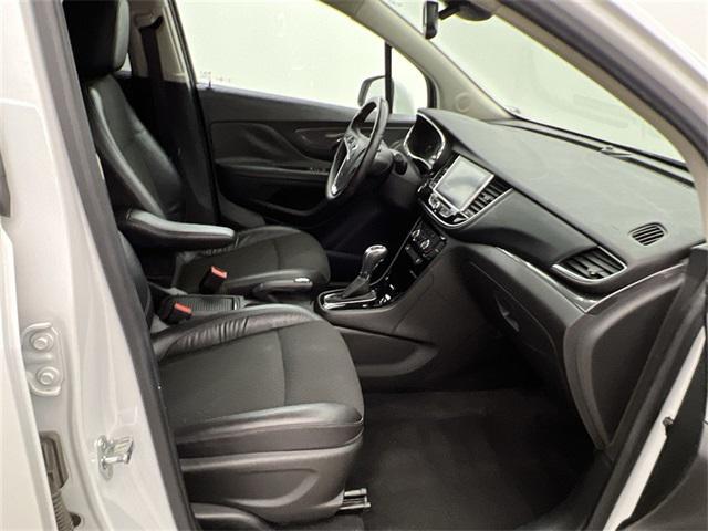 Photo of 2017 White Frost Tricoat Buick Encore