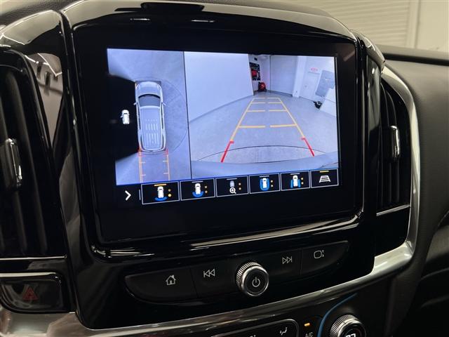 Photo of 2020 Silver Ice Metallic Chevrolet Traverse