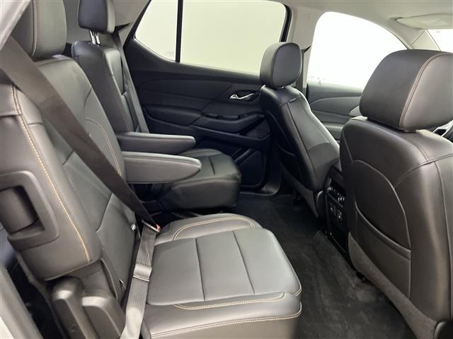 Photo of 2020 Silver Ice Metallic Chevrolet Traverse