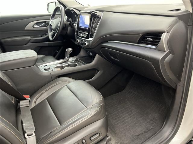 Photo of 2020 Silver Ice Metallic Chevrolet Traverse