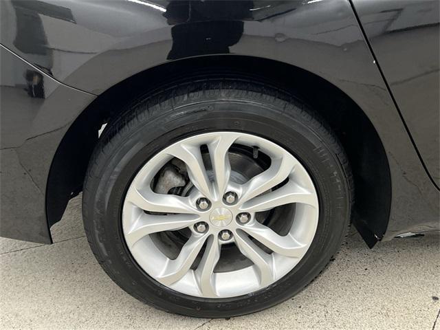Photo of 2019 Mosaic Black Metallic Chevrolet Cruze