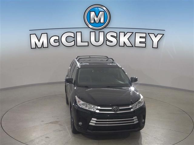 Photo of 2018 Midnight Black Metallic Toyota Highlander