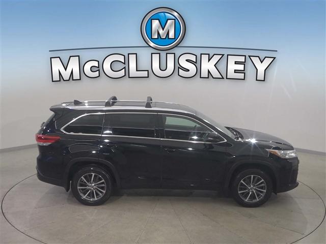 Photo of 2018 Midnight Black Metallic Toyota Highlander