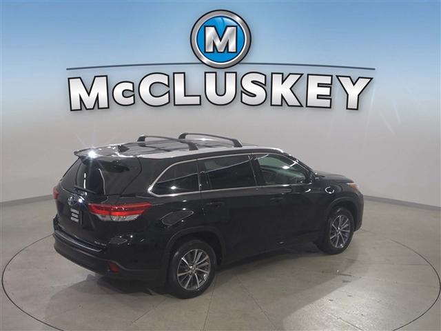 Photo of 2018 Midnight Black Metallic Toyota Highlander