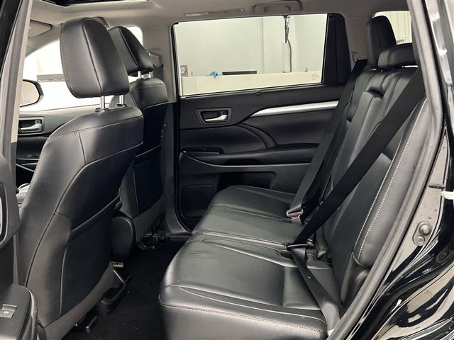 Photo of 2018 Midnight Black Metallic Toyota Highlander