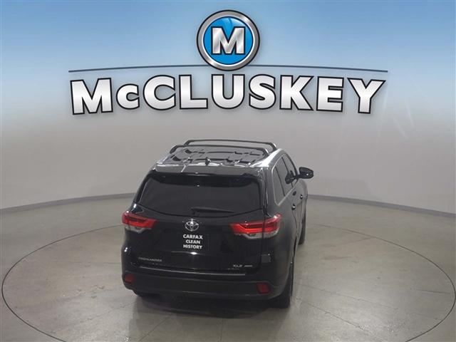 Photo of 2018 Midnight Black Metallic Toyota Highlander