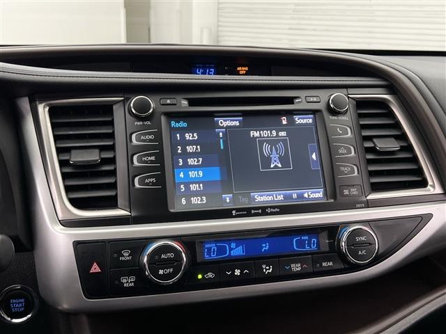 Photo of 2018 Midnight Black Metallic Toyota Highlander