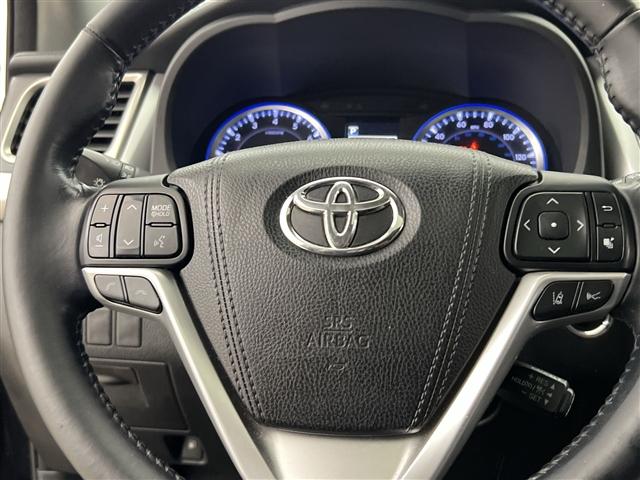 Photo of 2018 Midnight Black Metallic Toyota Highlander