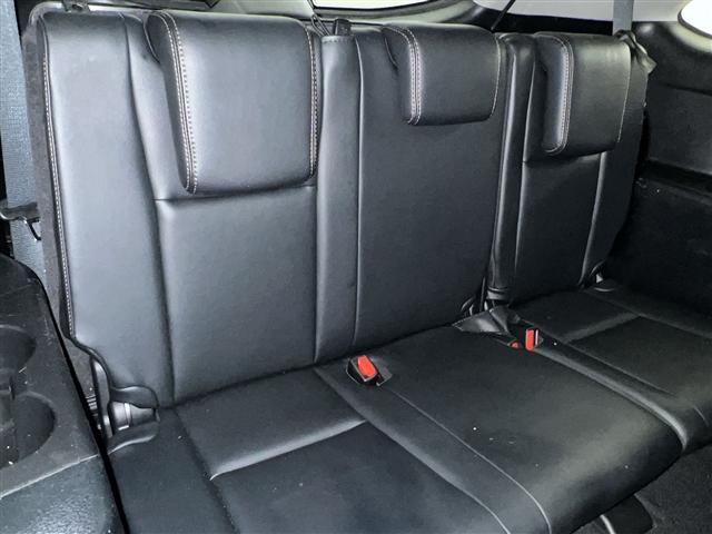 Photo of 2018 Midnight Black Metallic Toyota Highlander