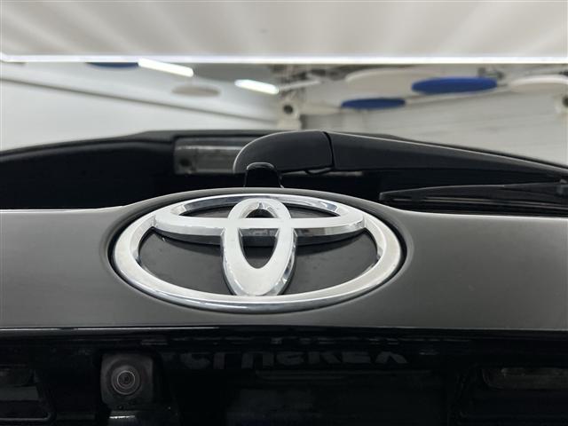 Photo of 2018 Midnight Black Metallic Toyota Highlander