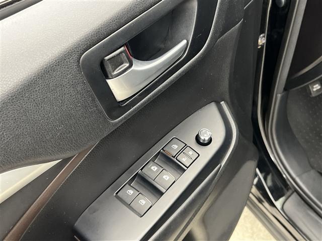 Photo of 2018 Midnight Black Metallic Toyota Highlander