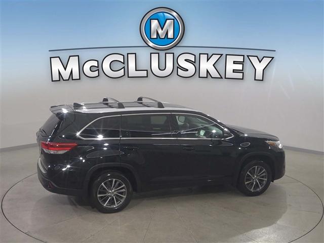 Photo of 2018 Midnight Black Metallic Toyota Highlander
