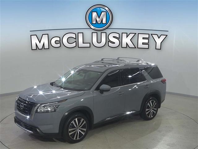 Photo of 2024 Boulder Gray Pearl Nissan Pathfinder