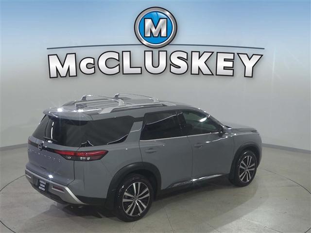 Photo of 2024 Boulder Gray Pearl Nissan Pathfinder